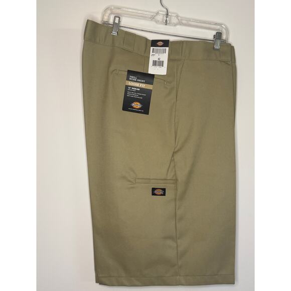 Men's Dickies Khaki Loose Fit Long Shorts 42 inch waist NEW WITH TAGS - Picture 2 of 3